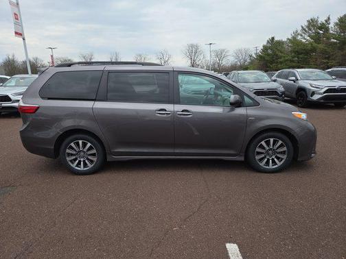 2020 Toyota Sienna XLE