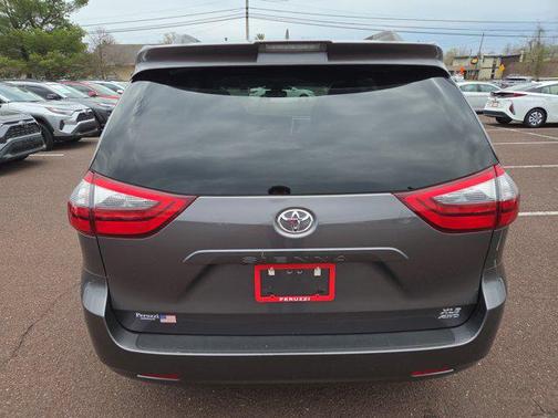 2020 Toyota Sienna XLE