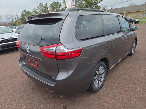 2020 Toyota Sienna XLE