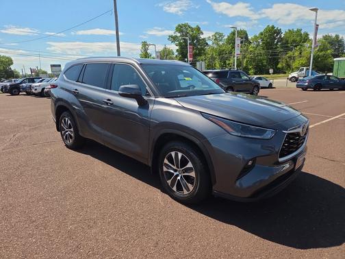 Magnetic Gray Metallic 2021 Toyota Highlander XLE