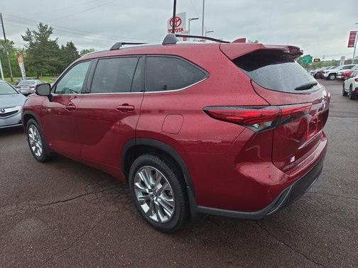 2022 Toyota Highlander Hybrid Limited