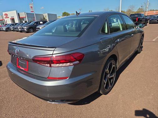 2020 Volkswagen Passat 2.0T R-Line