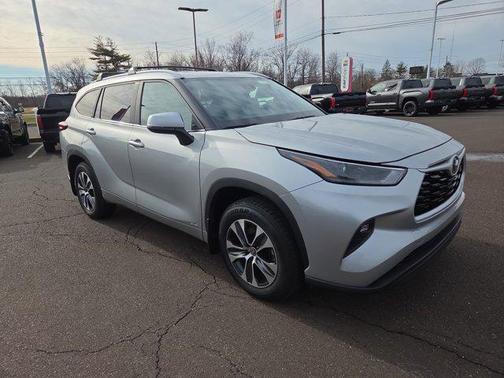 2025 Toyota Highlander Hybrid XLE