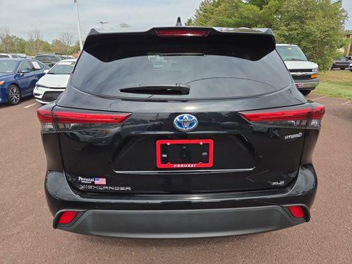 2022 Toyota Highlander Hybrid XLE