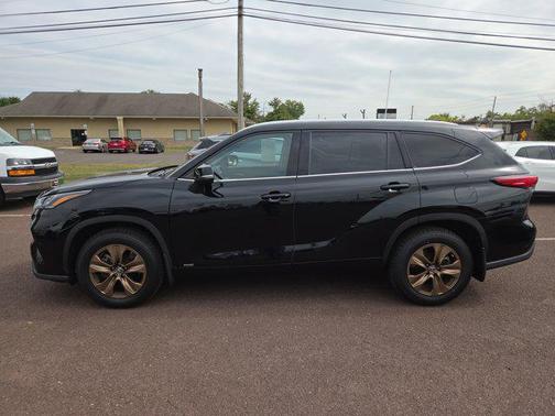 2022 Toyota Highlander Hybrid XLE