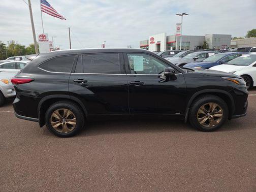 2022 Toyota Highlander Hybrid XLE