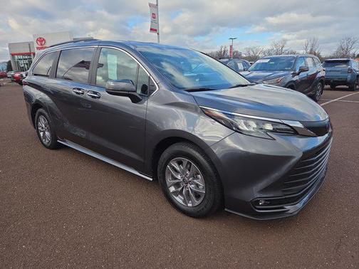 2025 Toyota Sienna XLE