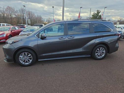 2025 Toyota Sienna XLE