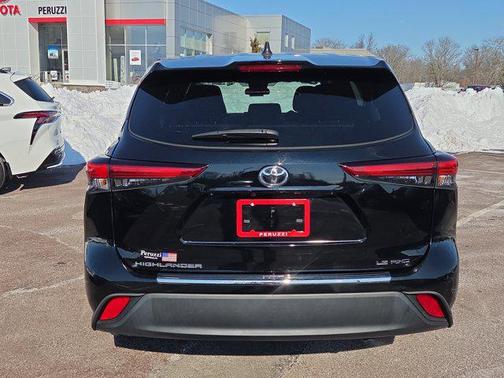 2022 Toyota Highlander LE