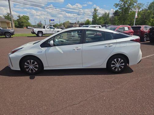 Blizzard Pearl 2019 Toyota Prius LE