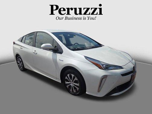 Blizzard Pearl 2019 Toyota Prius LE