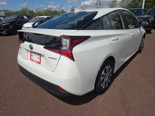 Blizzard Pearl 2019 Toyota Prius LE