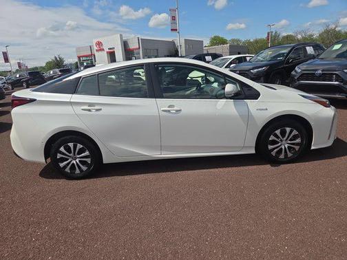 Blizzard Pearl 2019 Toyota Prius LE