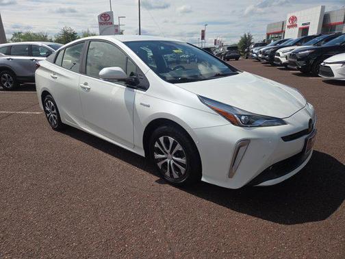Blizzard Pearl 2019 Toyota Prius LE