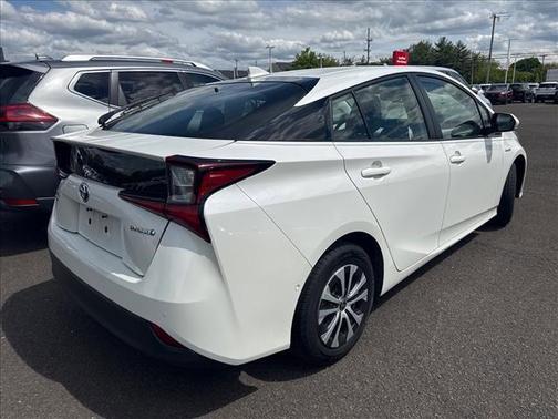 Blizzard Pearl 2019 Toyota Prius LE