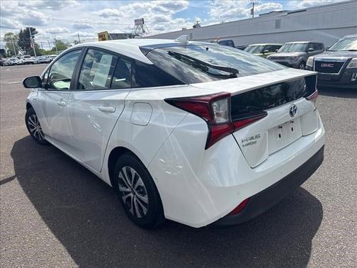 Blizzard Pearl 2019 Toyota Prius LE