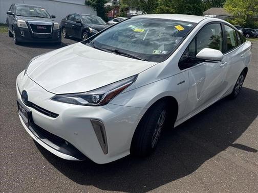 Blizzard Pearl 2019 Toyota Prius LE