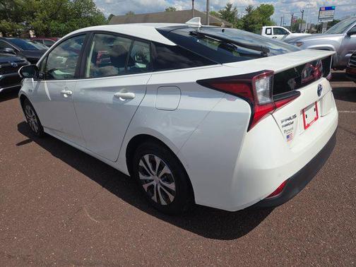 Blizzard Pearl 2019 Toyota Prius LE