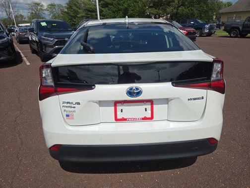 Blizzard Pearl 2019 Toyota Prius LE