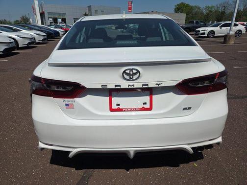 Ice Cap 2024 Toyota Camry SE