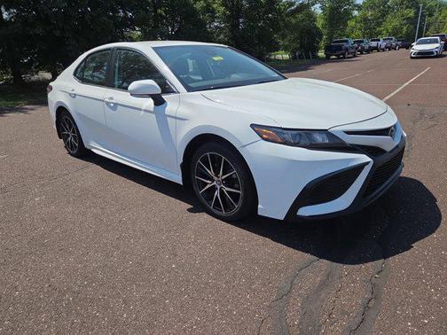 Ice Cap 2024 Toyota Camry SE
