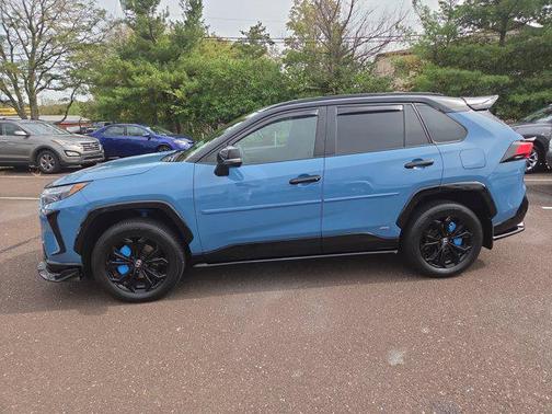 2022 Toyota RAV4 Hybrid SE