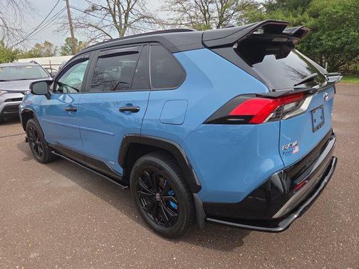 2022 Toyota RAV4 Hybrid SE