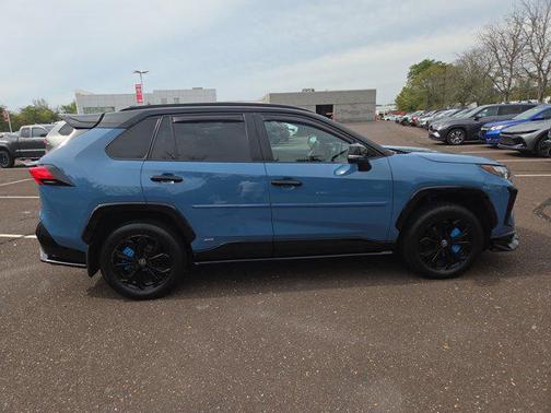 2022 Toyota RAV4 Hybrid SE