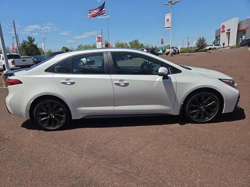 Wind Chill Pearl/Midnight Black Metallic 2025 Toyota Corolla XSE