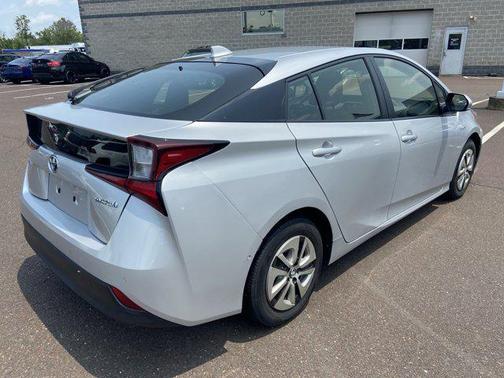 2022 Toyota Prius LE