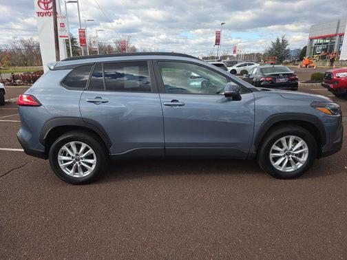 2024 Toyota Corolla Cross LE