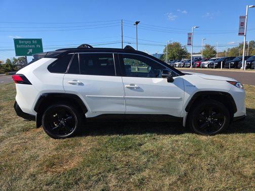 2020 Toyota RAV4 Hybrid SE