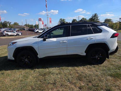2020 Toyota RAV4 Hybrid SE