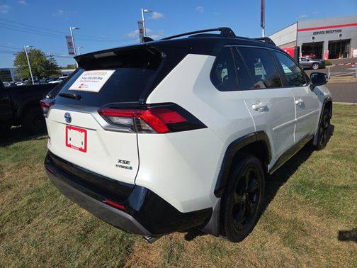 2020 Toyota RAV4 Hybrid SE