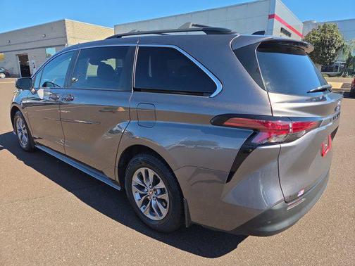 2021 Toyota Sienna LE
