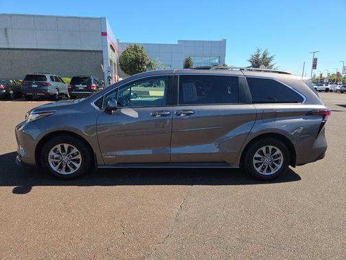 2021 Toyota Sienna LE