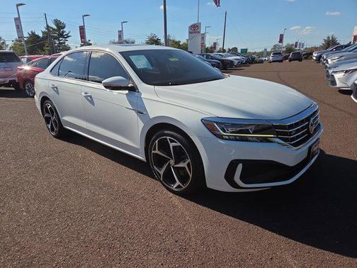 2022 Volkswagen Passat 2.0T R-Line