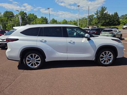Wind Chill Pearl 2024 Toyota Highlander Limited