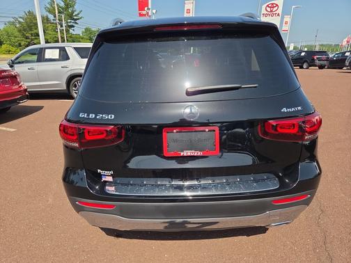 Black 2021 Mercedes-Benz GLB 250 4MATIC