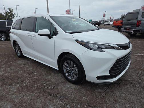 2024 Toyota Sienna LE