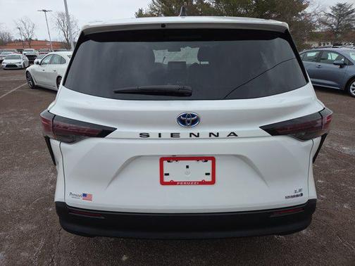 2024 Toyota Sienna LE