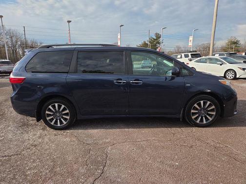 2019 Toyota Sienna XLE