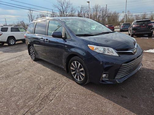 2019 Toyota Sienna XLE