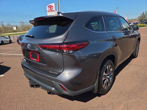 Magnetic Gray Metallic 2022 Toyota Highlander XLE