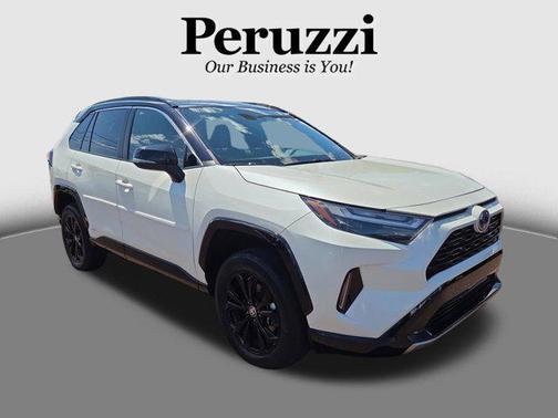 Blizzard Pearl/Midnight Black Metallic 2022 Toyota RAV4 Hybrid SE