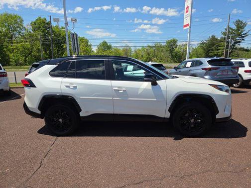 Blizzard Pearl/Midnight Black Metallic 2022 Toyota RAV4 Hybrid SE