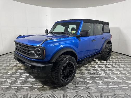 VELOCITY BLUE METALLIC 2023 Ford Bronco