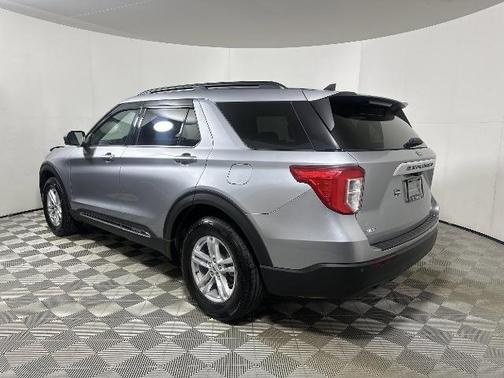 ICONIC SILVER METALLIC 2022 Ford Explorer XLT