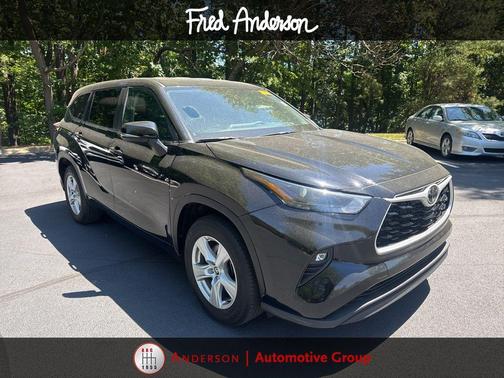 Midnight Black Metallic 2025 Toyota Highlander LE