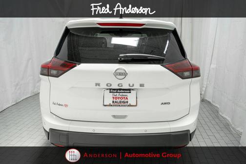 Glacier White 2024 Nissan Rogue S